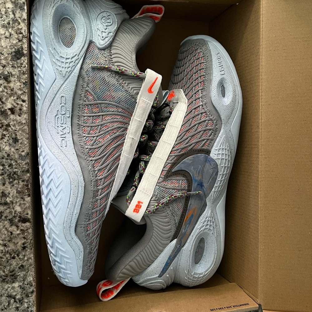 Nike Cosmic Unity